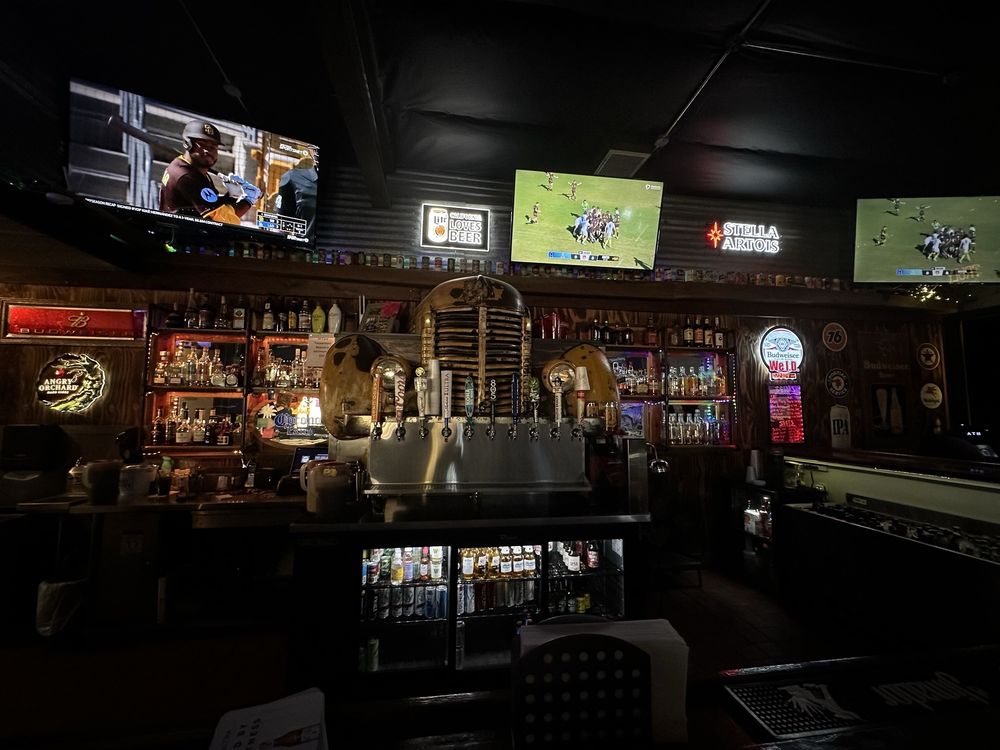 Pit Stop | Bar & Grill in Barstow, CA (2)