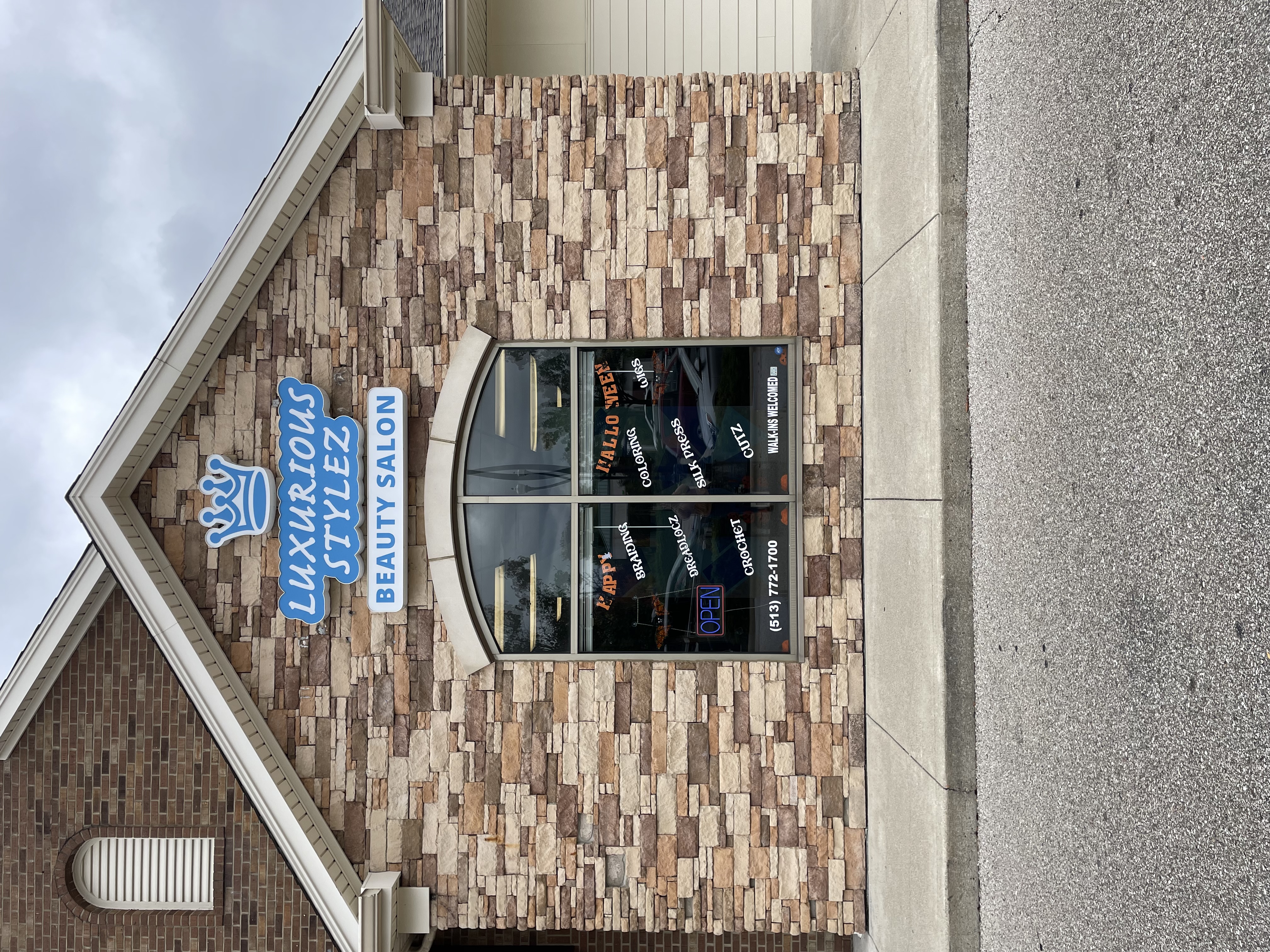 Luxurious Stylez in Springdale, OH