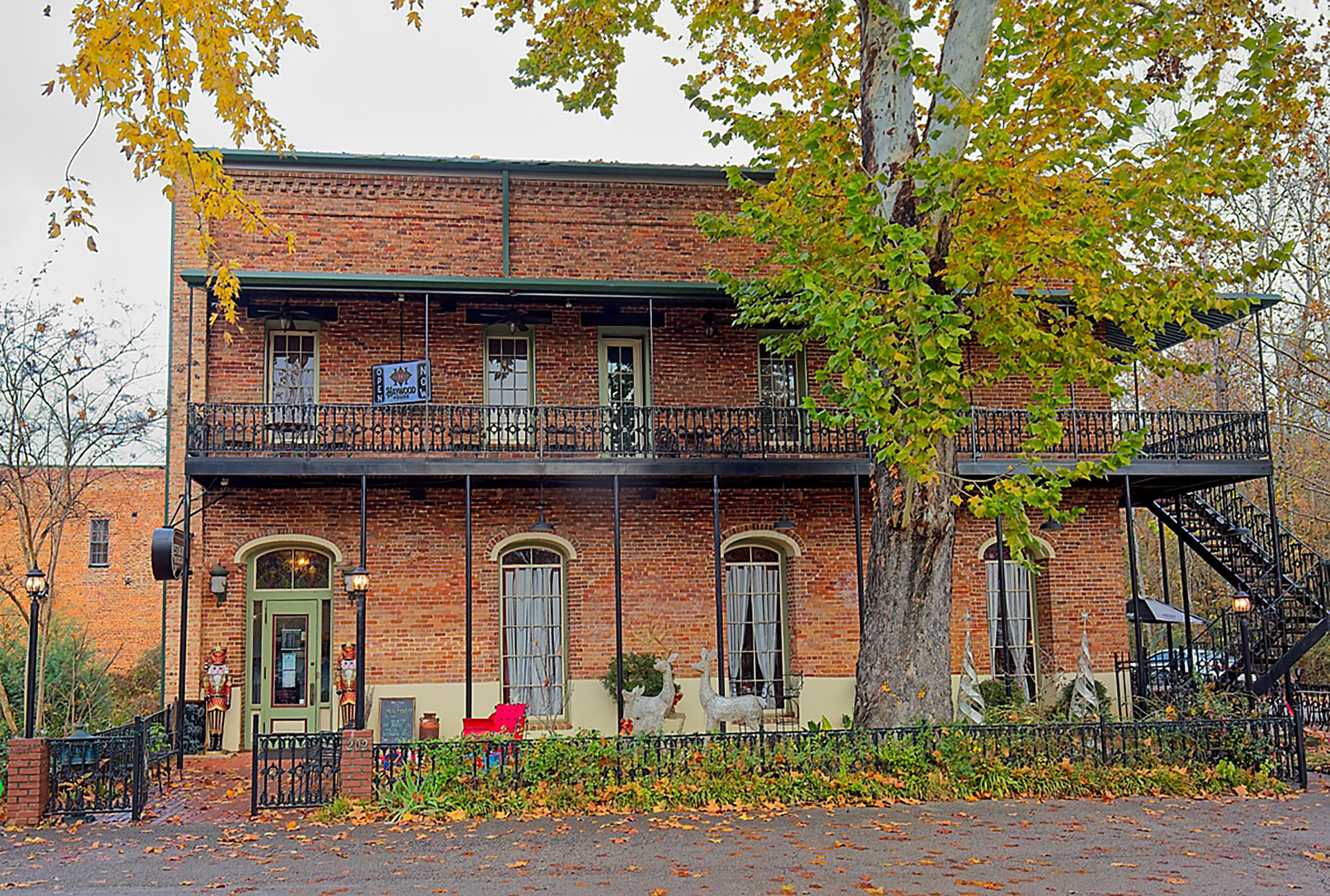 Haywood House Restaurant & Cocktail Bar in Jefferson, TX