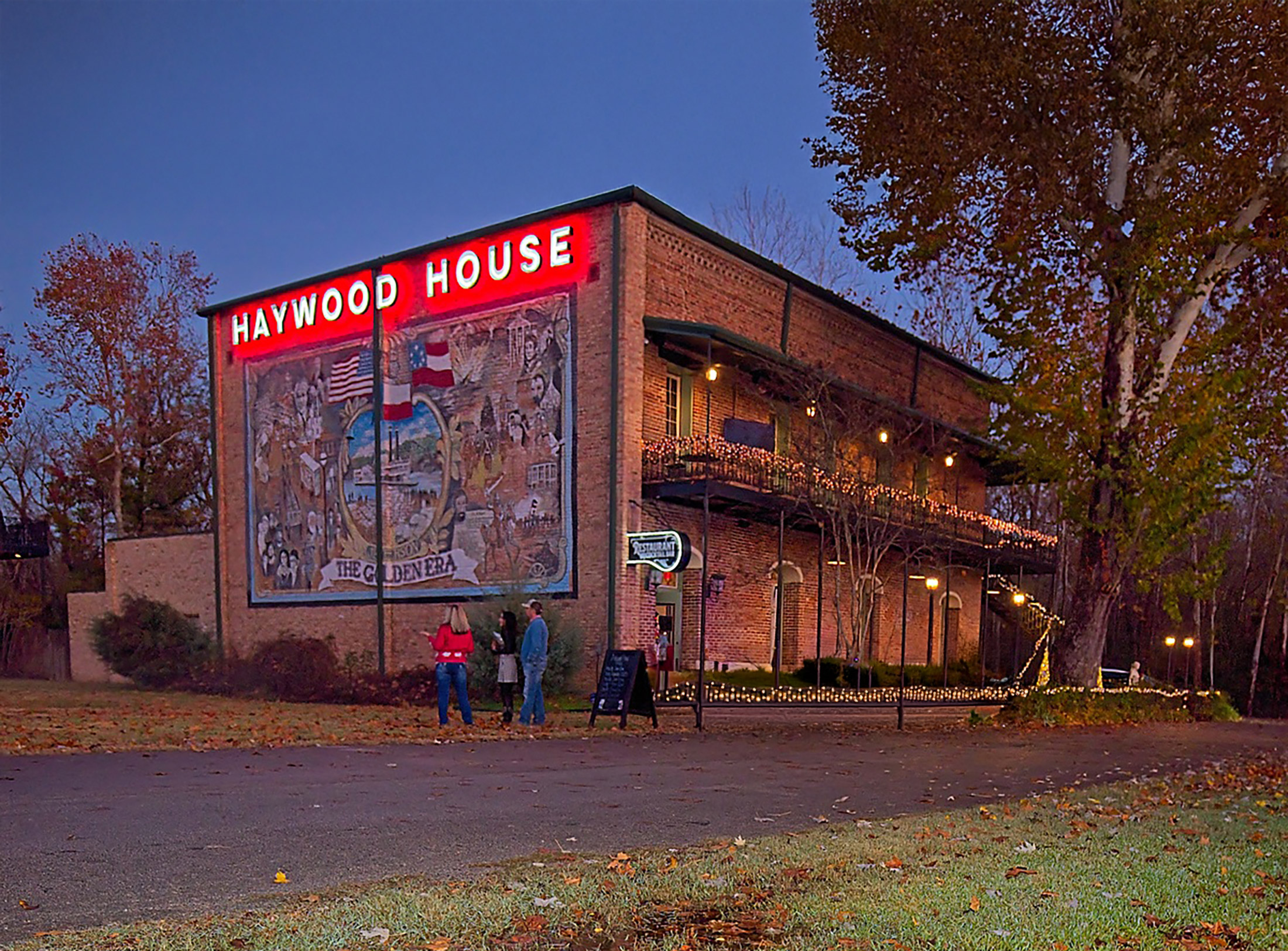 Haywood House Restaurant & Cocktail Bar in Jefferson, TX (2)