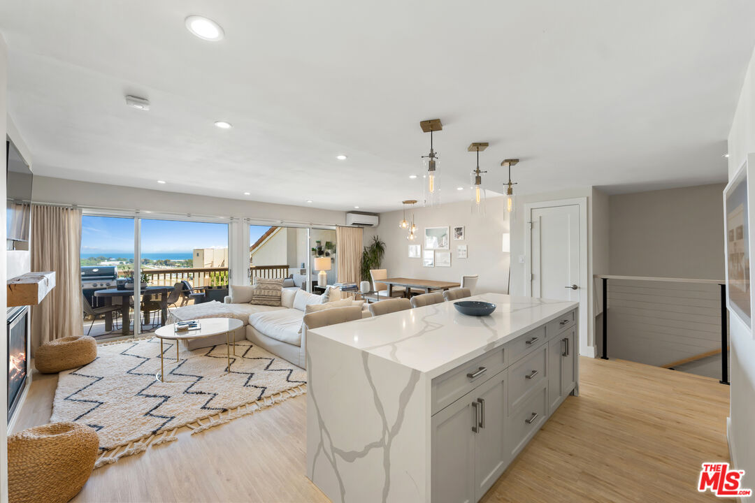 Natalie Todd Realtor in Malibu, CA (3)
