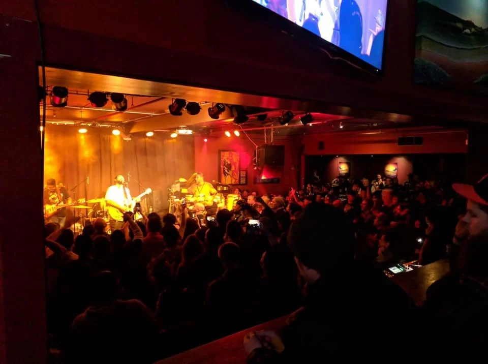 Longboard Bar and Venue in Pacifica, CA (2)