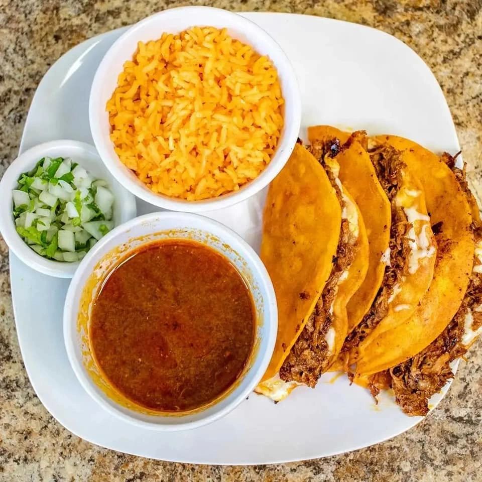 De Los Angeles Bakery & Taqueria in Amherst, OH