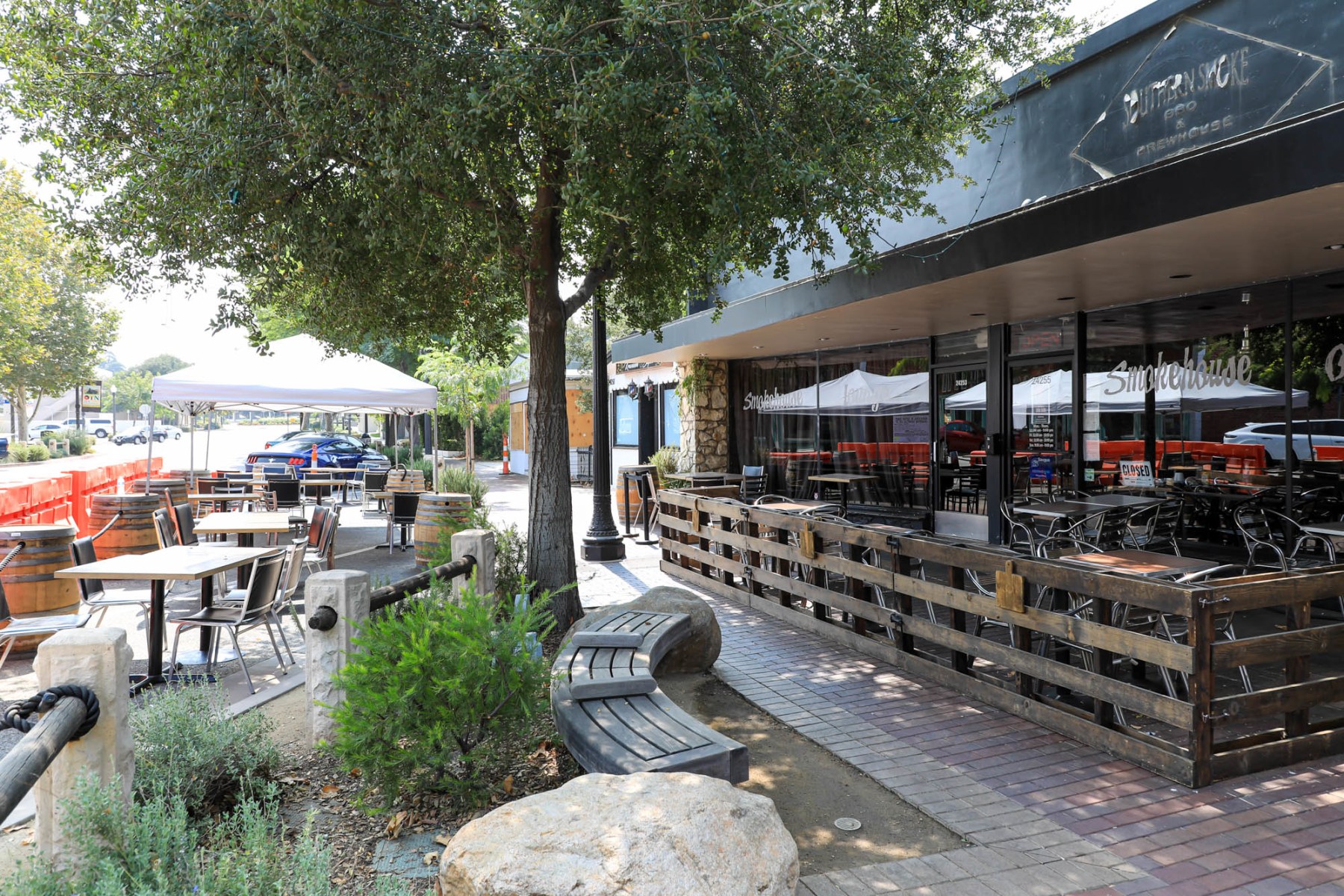 Smokehouse on Main in Santa Clarita, CA