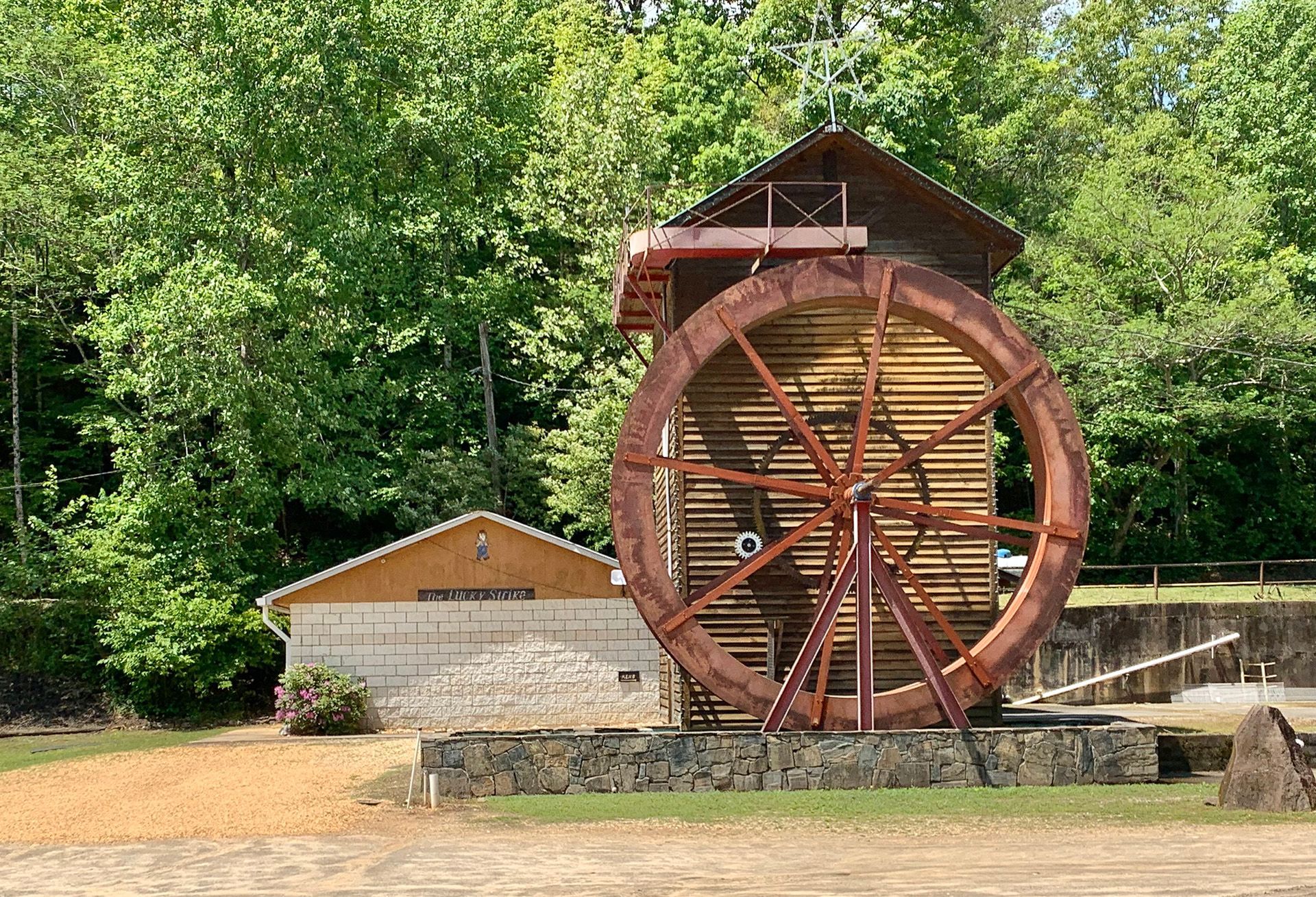 Lucky Strike Gold and Gem Mine Inc. in Marion, NC