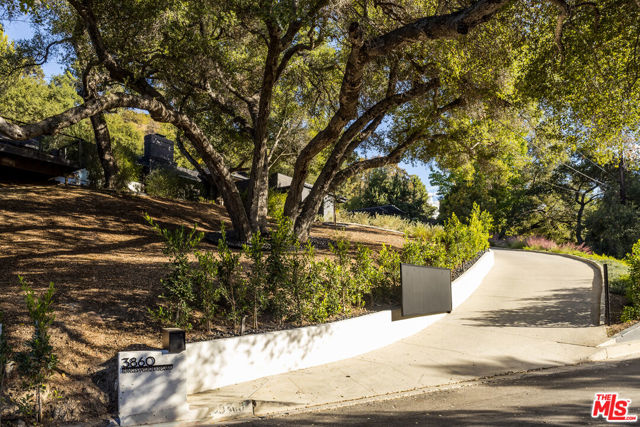Neveen Farah - LA Real Estate Broker in Sherman Oaks, CA (2)