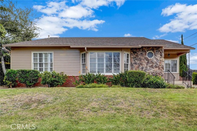 Neveen Farah - LA Real Estate Broker in Sherman Oaks, CA (3)