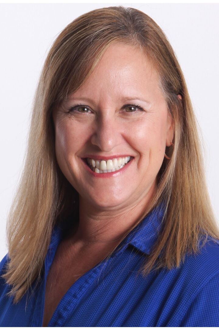 Elizabeth Thompson - Real Estate Broker, Coldwell Banker Realty, ABR, CSC in Arlington Heights, IL