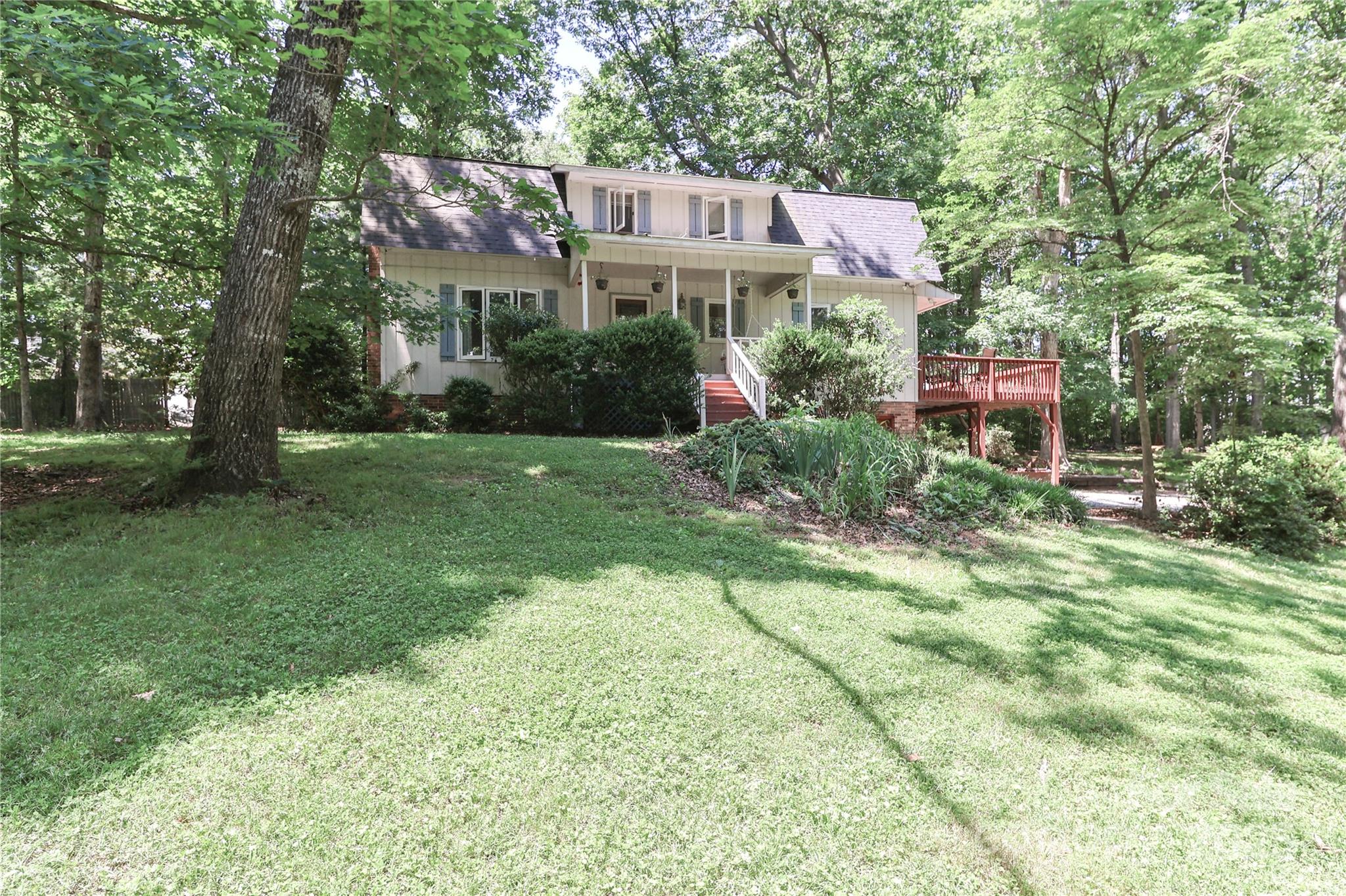 Crystal Fry Real Estate Broker Lake Norman-Titan Realty, Inc in Terrell, NC (3)