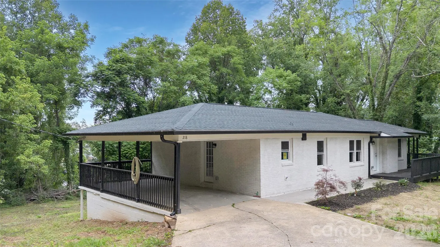 Chemise "Star Broadus, REALTOR ®️| Lifestyle International Realty in Harrisburg, NC (2)