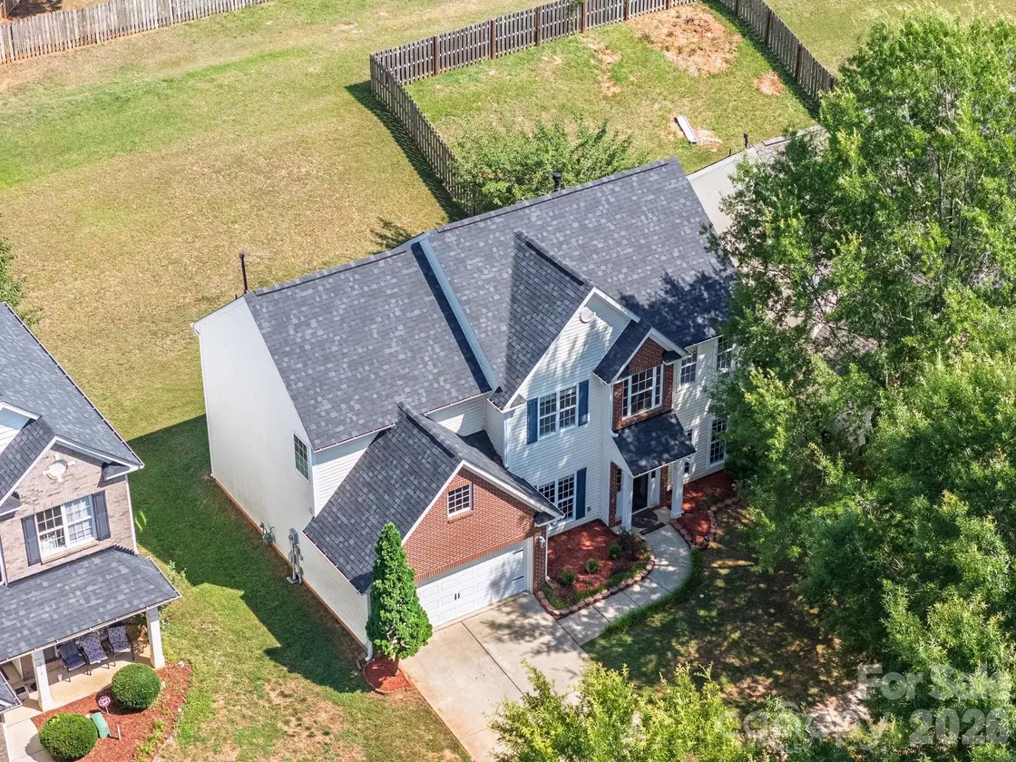 Chemise "Star Broadus, REALTOR ®️| Lifestyle International Realty in Harrisburg, NC (3)