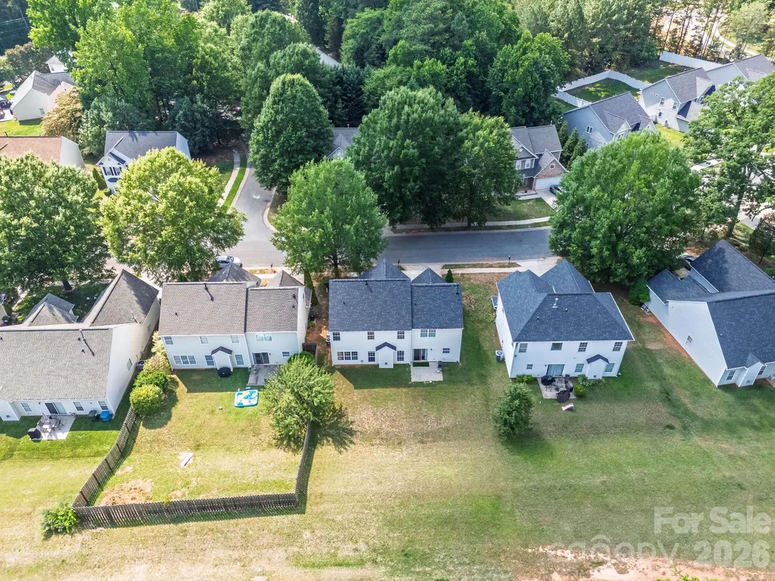 Chemise "Star Broadus, REALTOR ®️| Lifestyle International Realty in Harrisburg, NC (4)