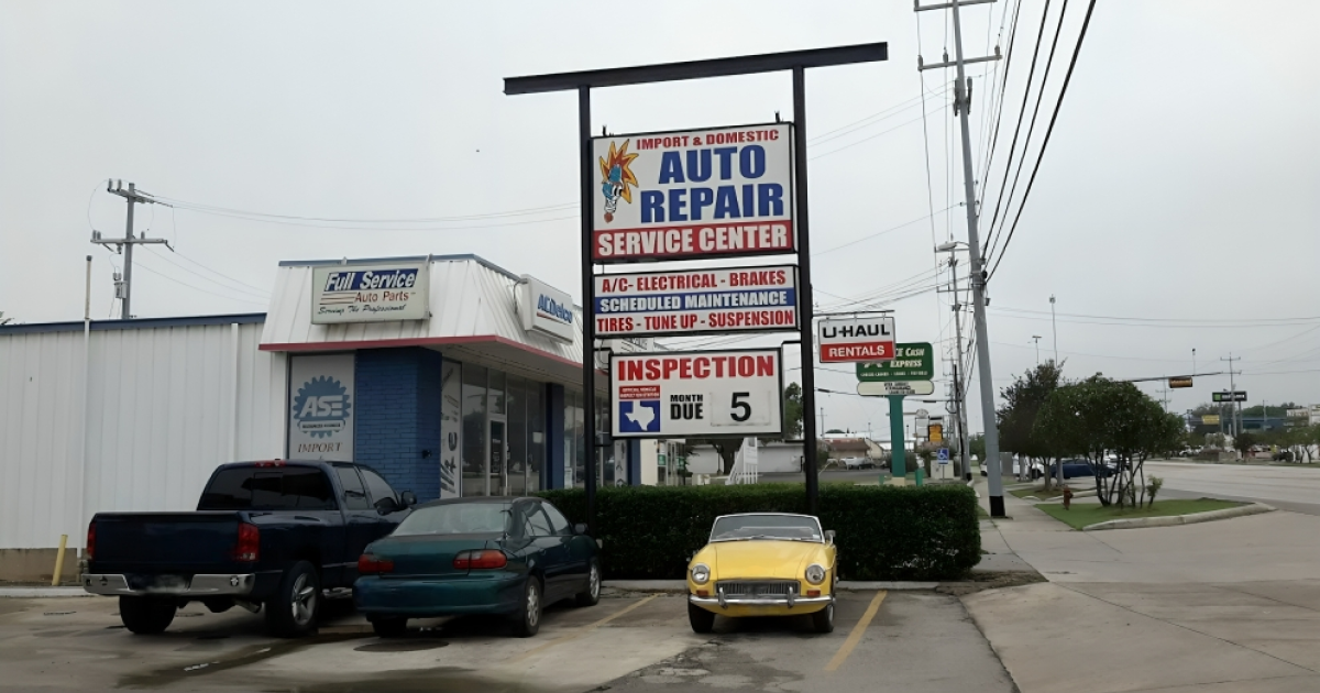 D & M Service Center in Universal City, TX