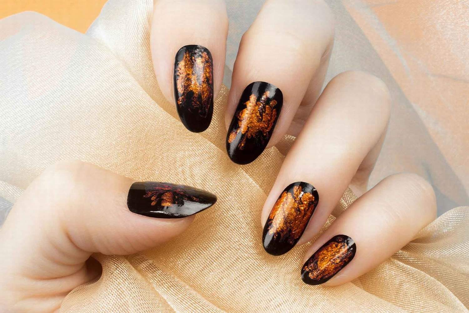 Mini Nails & Spa in Lakewood, CA