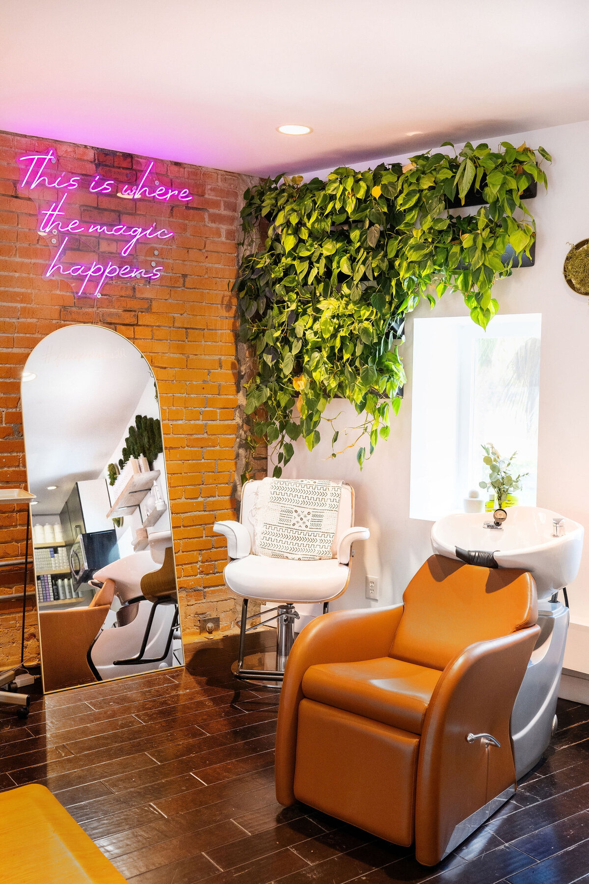 Full Spiral Salon in Culver City, CA