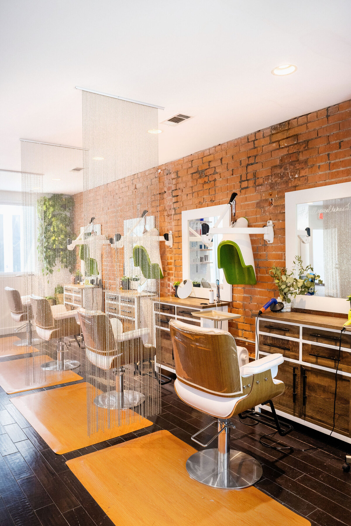 Full Spiral Salon in Culver City, CA (2)