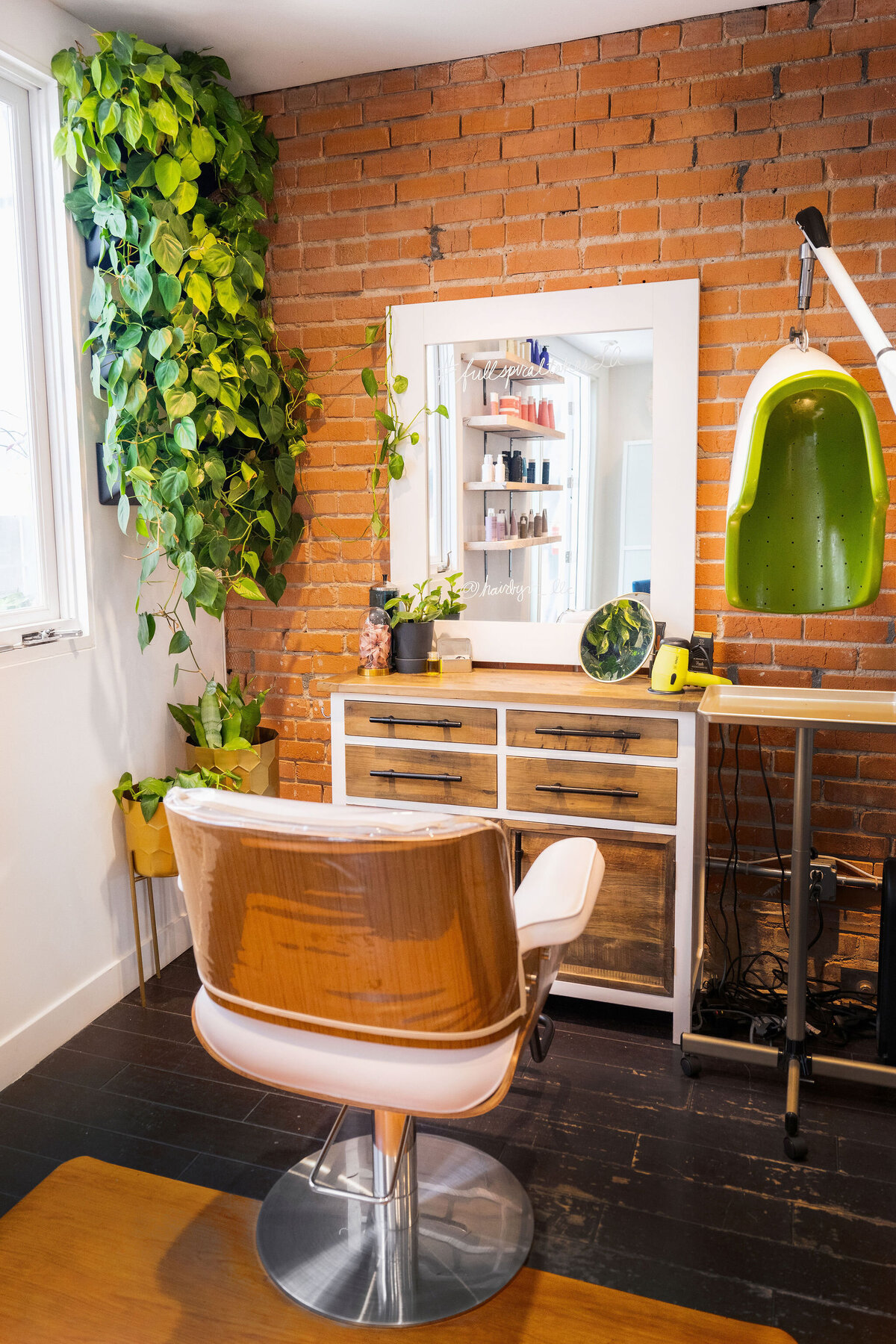 Full Spiral Salon in Culver City, CA (3)