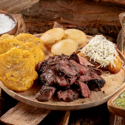 El toro rojo carne en vara in Loxahatchee, FL (3)
