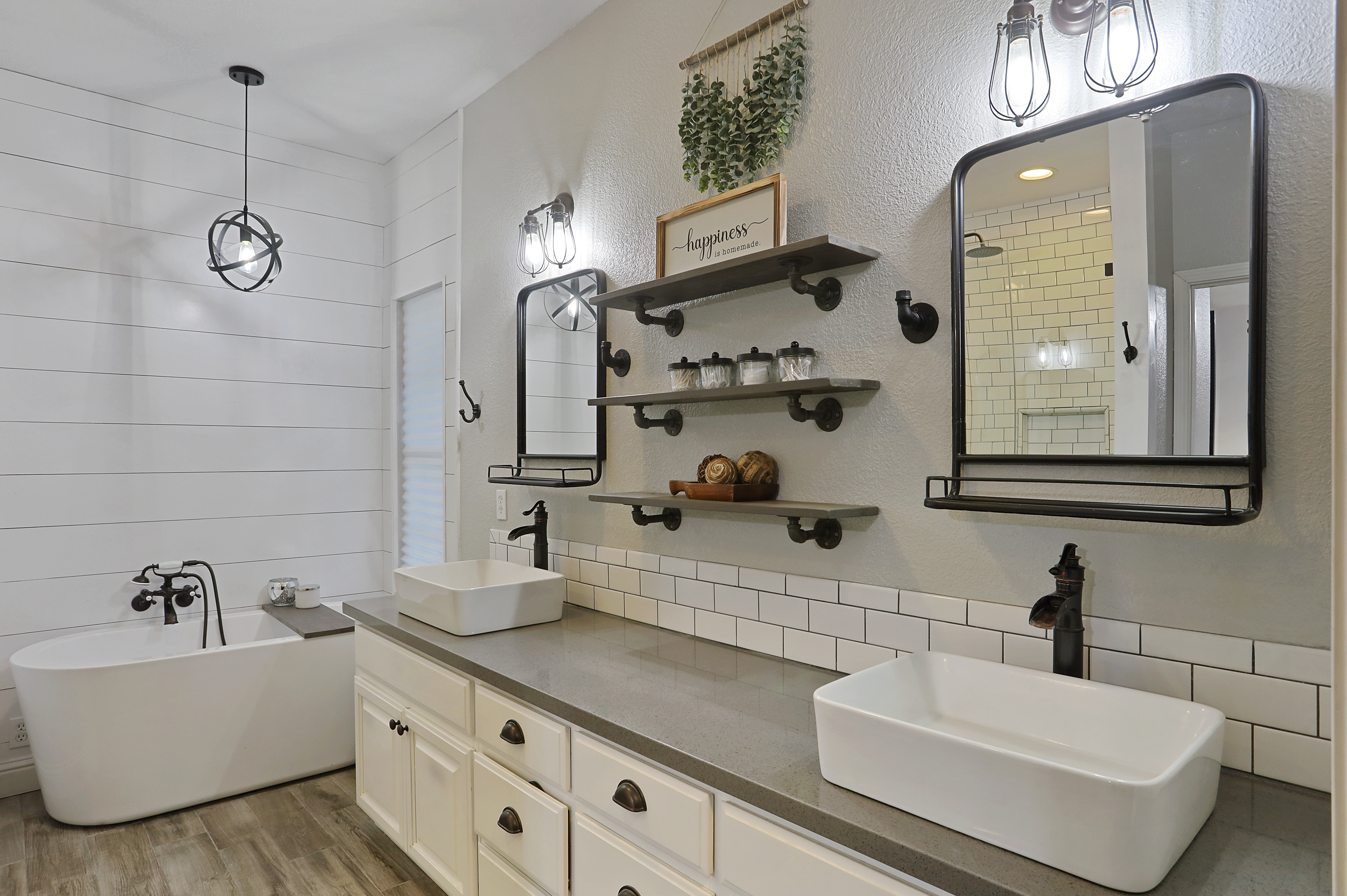 Christina ONeal, Broker/Owner - Roundabout Real Estate in Oakdale, CA
