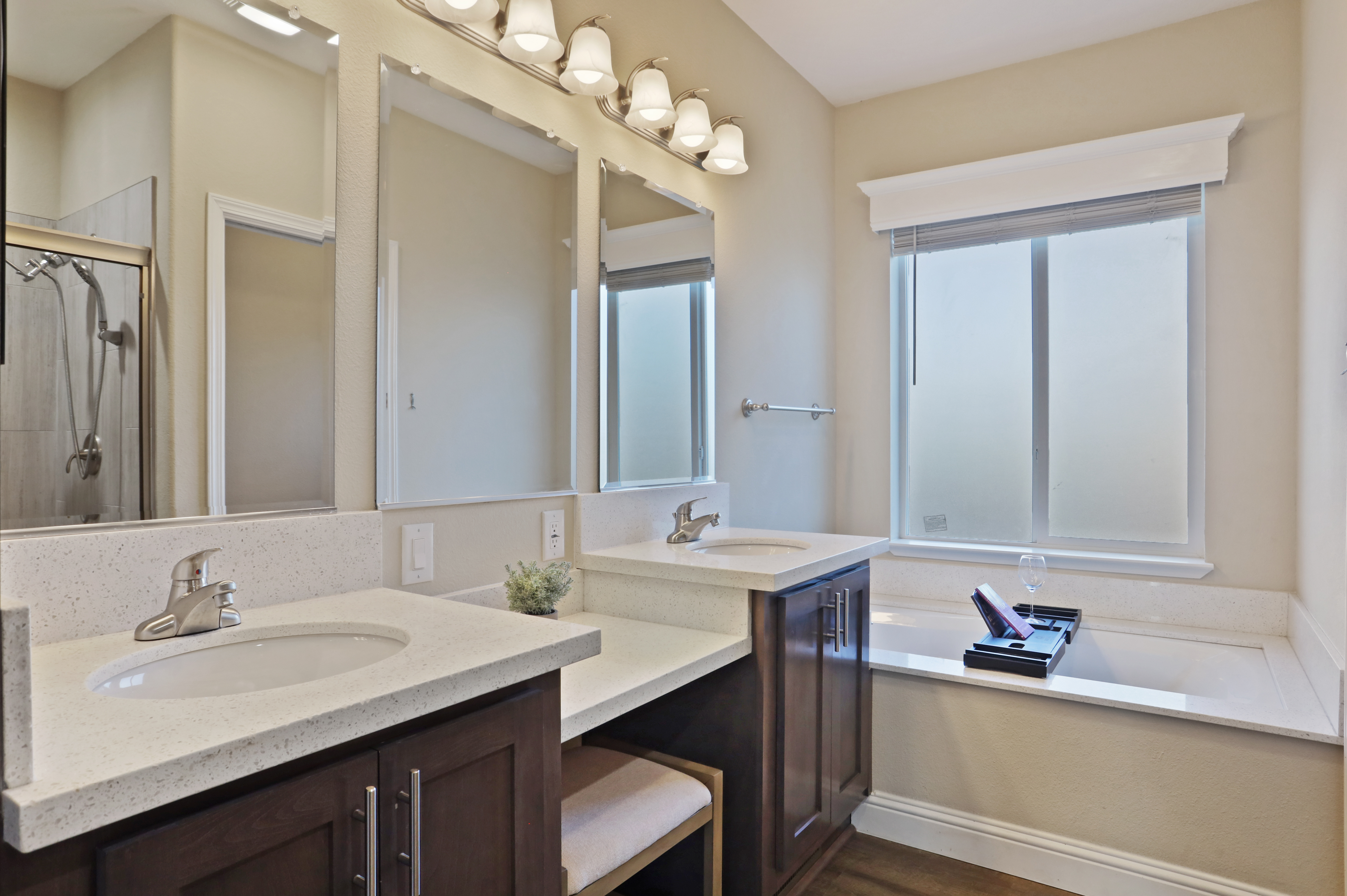 Christina ONeal, Broker/Owner - Roundabout Real Estate in Oakdale, CA (2)
