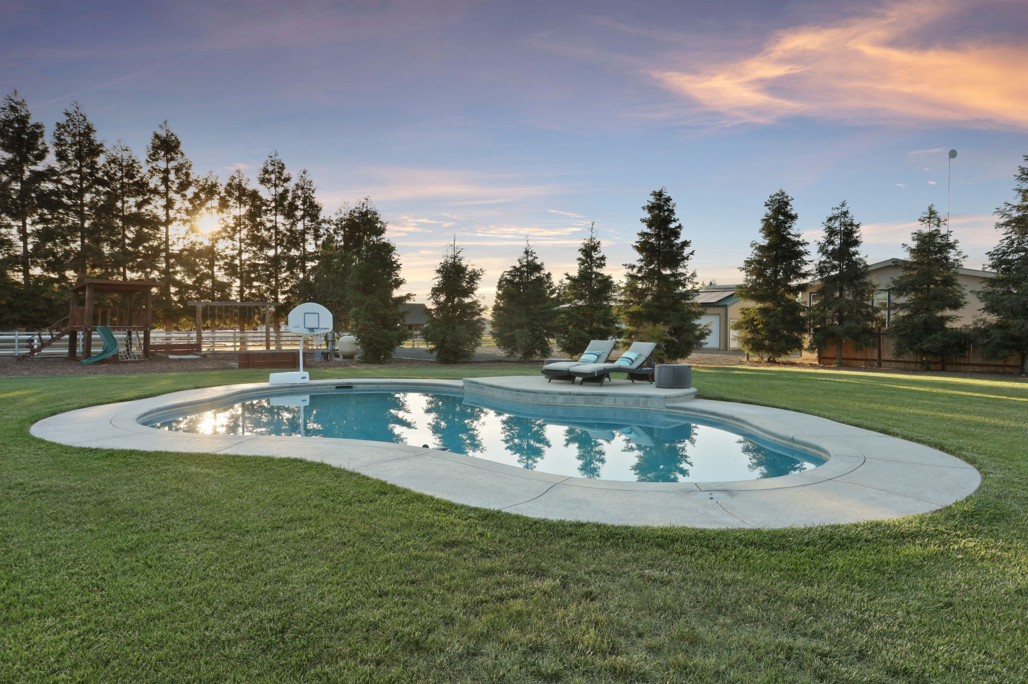 Christina ONeal, Broker/Owner - Roundabout Real Estate in Oakdale, CA (3)