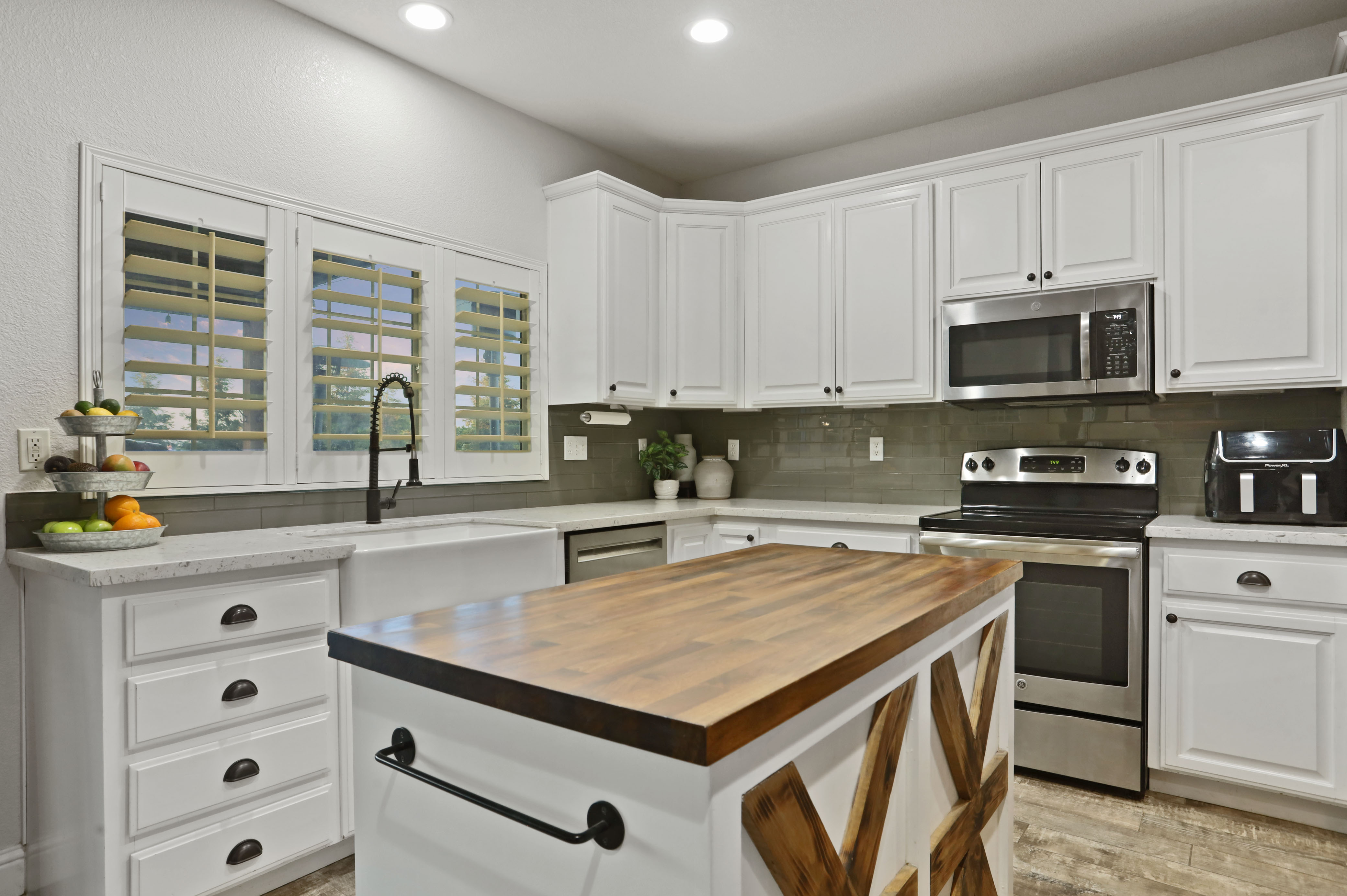 Christina ONeal, Broker/Owner - Roundabout Real Estate in Oakdale, CA (4)