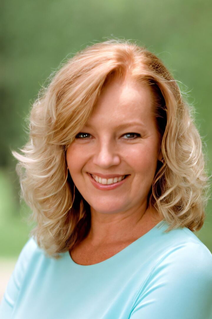 Lisa Wenger Realtor Coldwell Banker Realty in Dillsburg, PA
