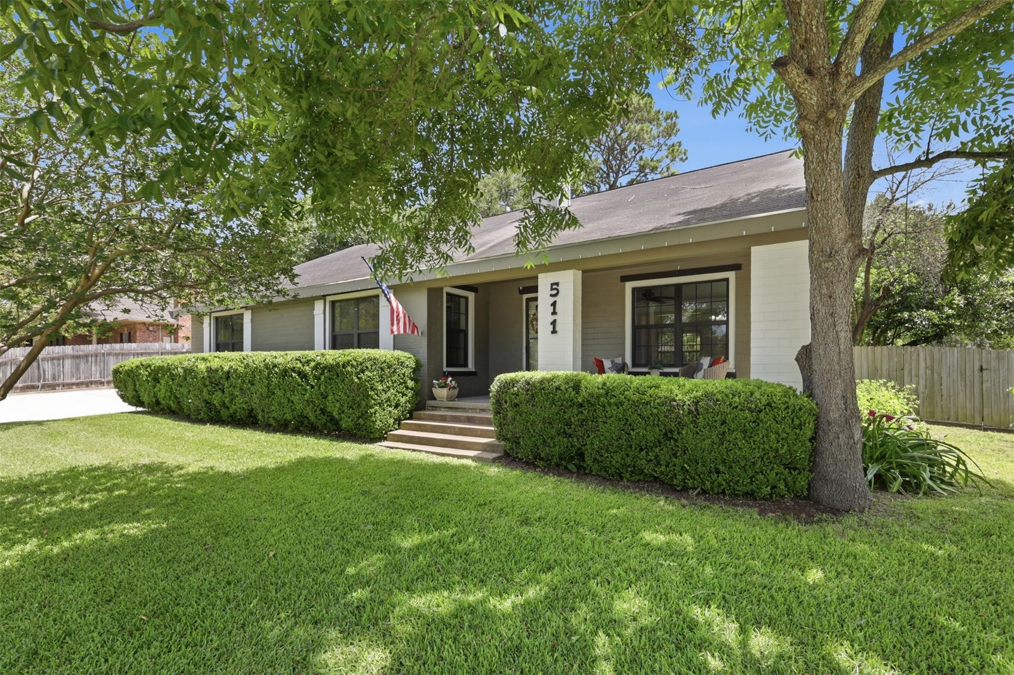 Lauren M Cox Realtor - Landmark Properties in Brenham, TX