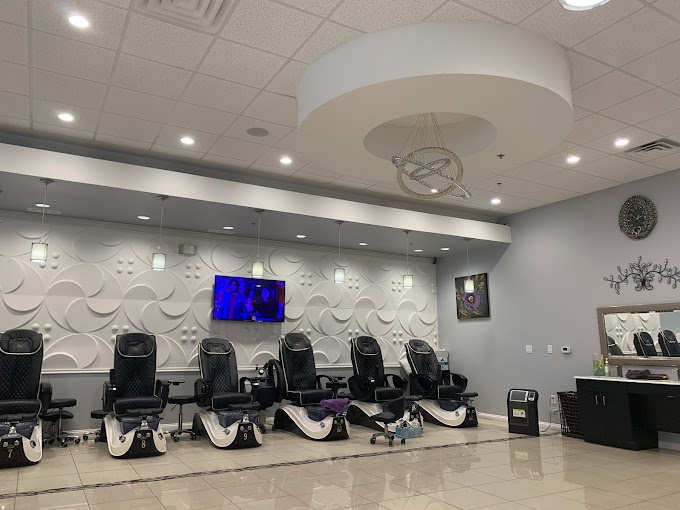 Luxx Nails N Spa in Lake Worth, TX