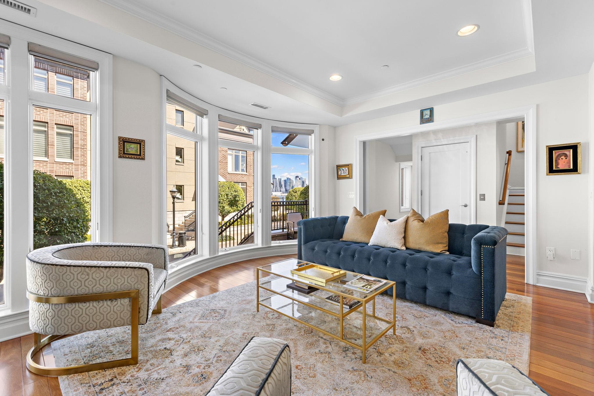 Jessica Williams – NJ Waterfront & Luxury Real Estate Expert in Hoboken, NJ (4)