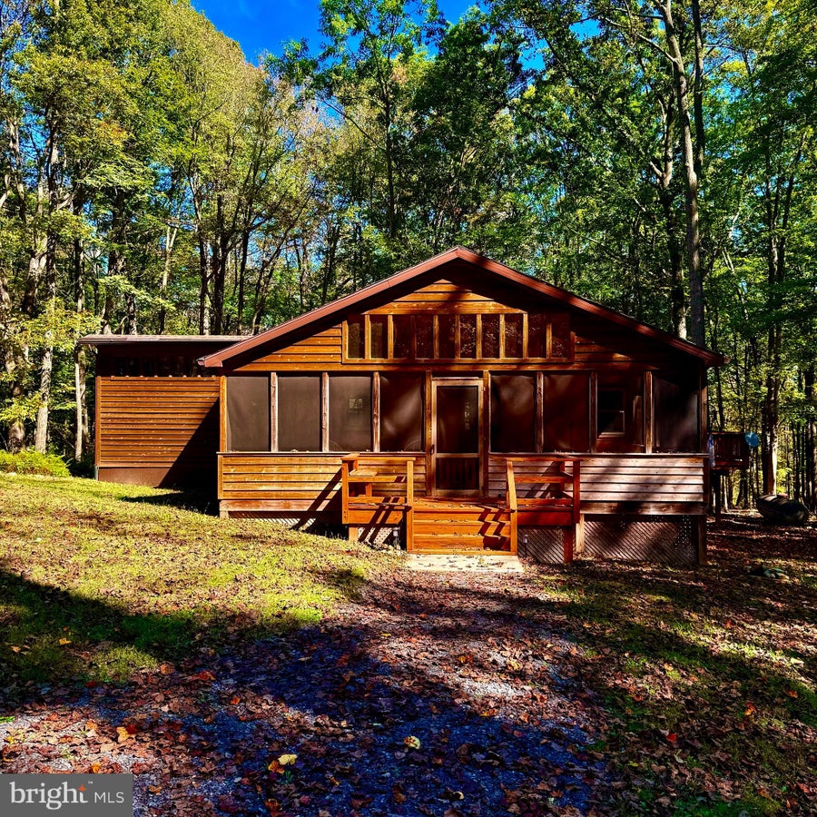 Realtor Alisha Lowery in Tallmansville, WV (3)