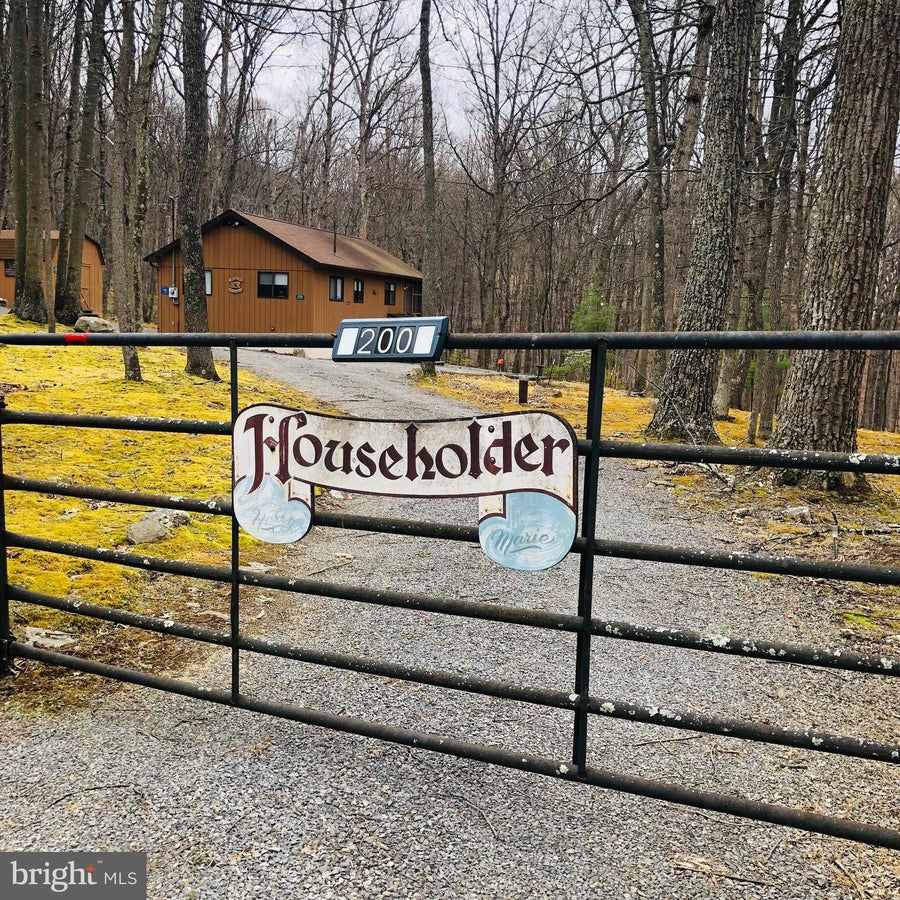 Realtor Alisha Lowery in Tallmansville, WV (5)
