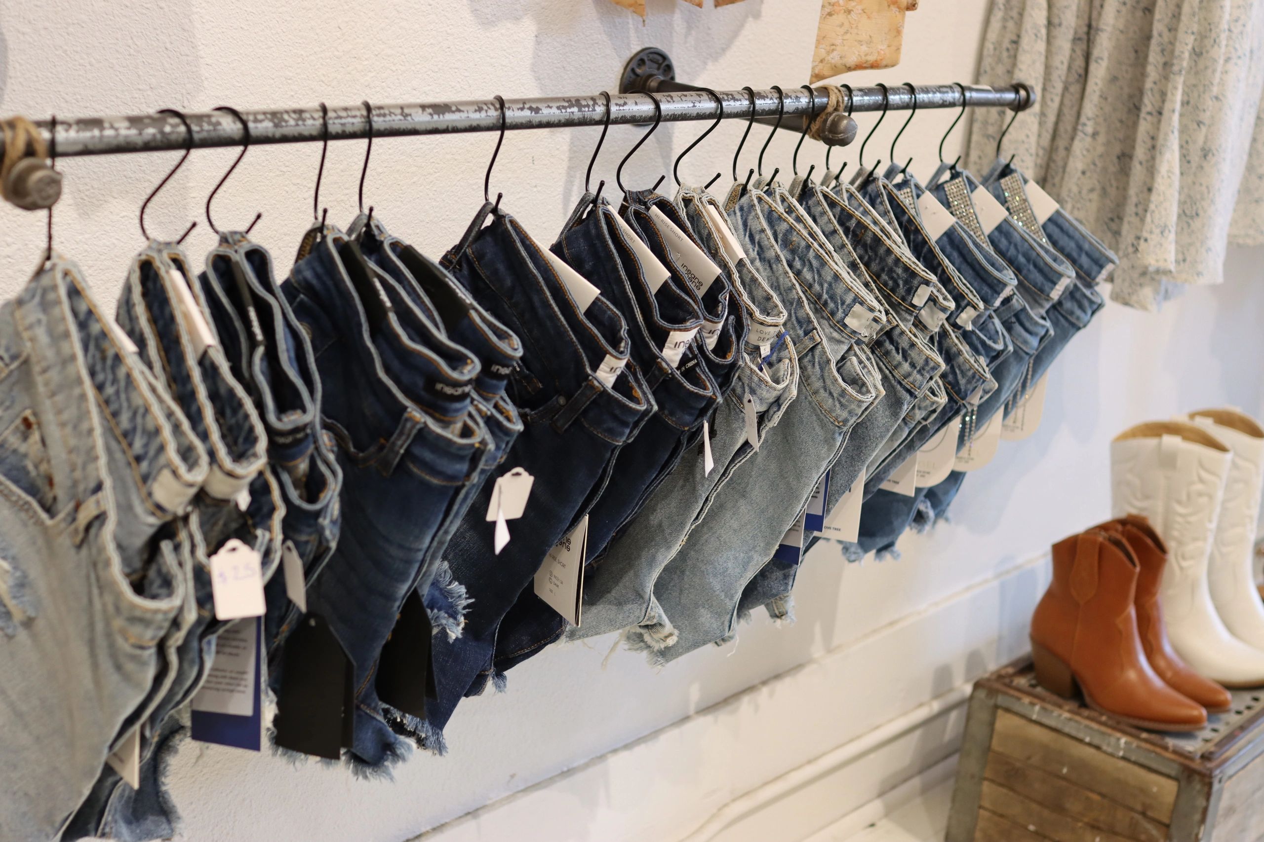 E & D Boutique in Santa Paula, CA