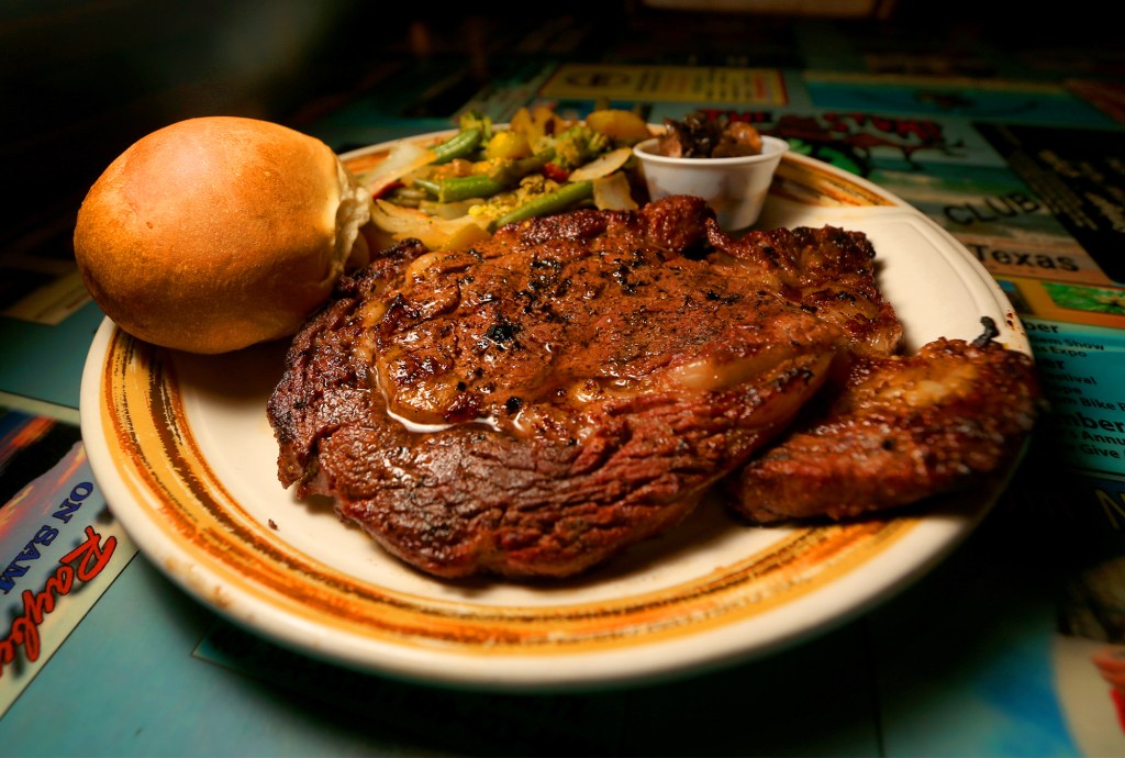 Stump Restaurant & Club in Brookeland, TX (3)