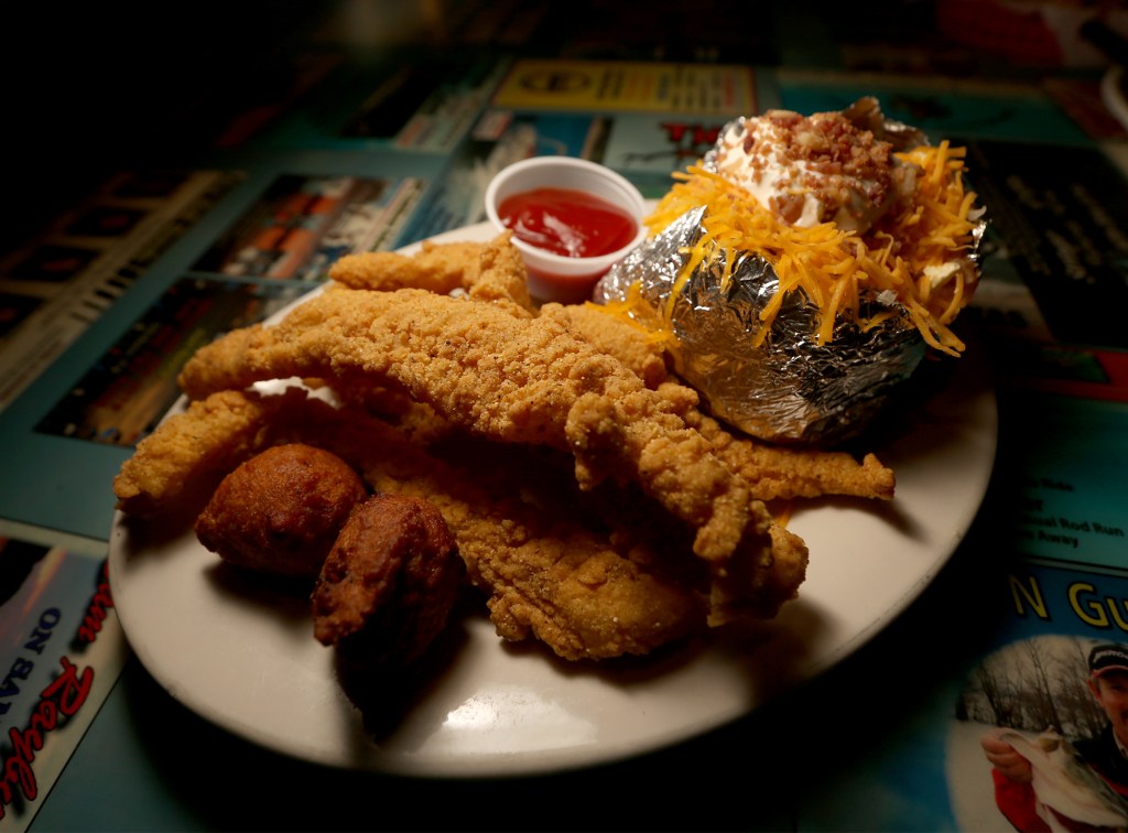 Stump Restaurant & Club in Brookeland, TX (4)