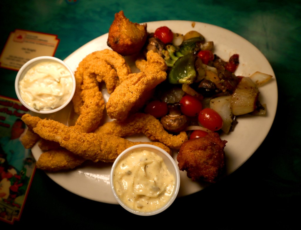 Stump Restaurant & Club in Brookeland, TX (6)