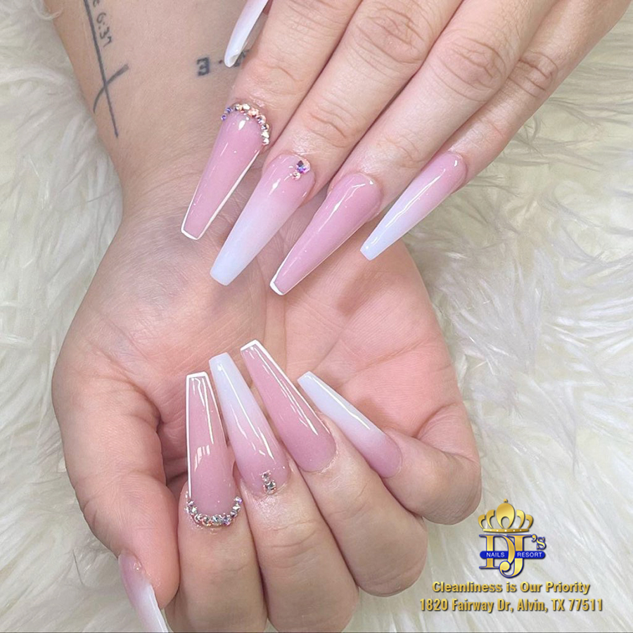 DJ's NAILS RESORT in Alvin, TX
