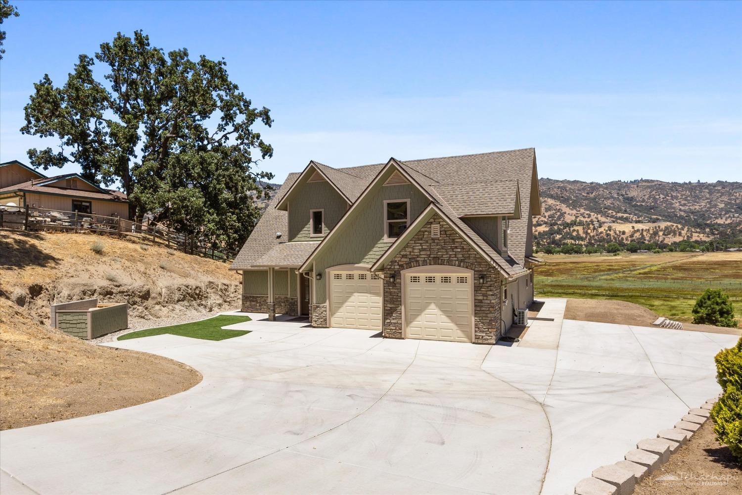 Theresa Mann in Tehachapi, CA (3)