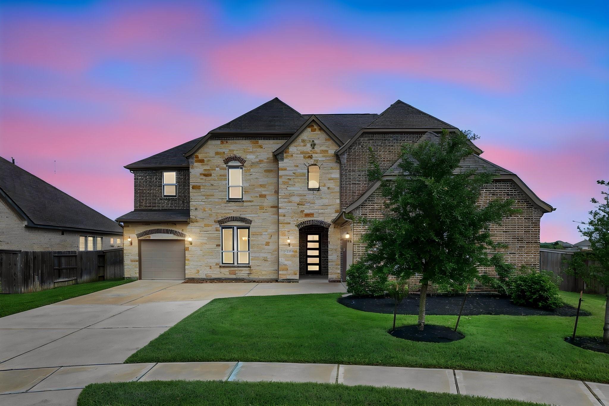 Larger Than Life Realty Group in Simonton, TX