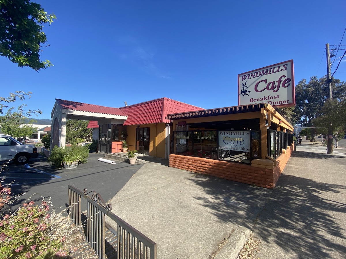 Ellie's Mutt Hut in Ukiah, CA (3)