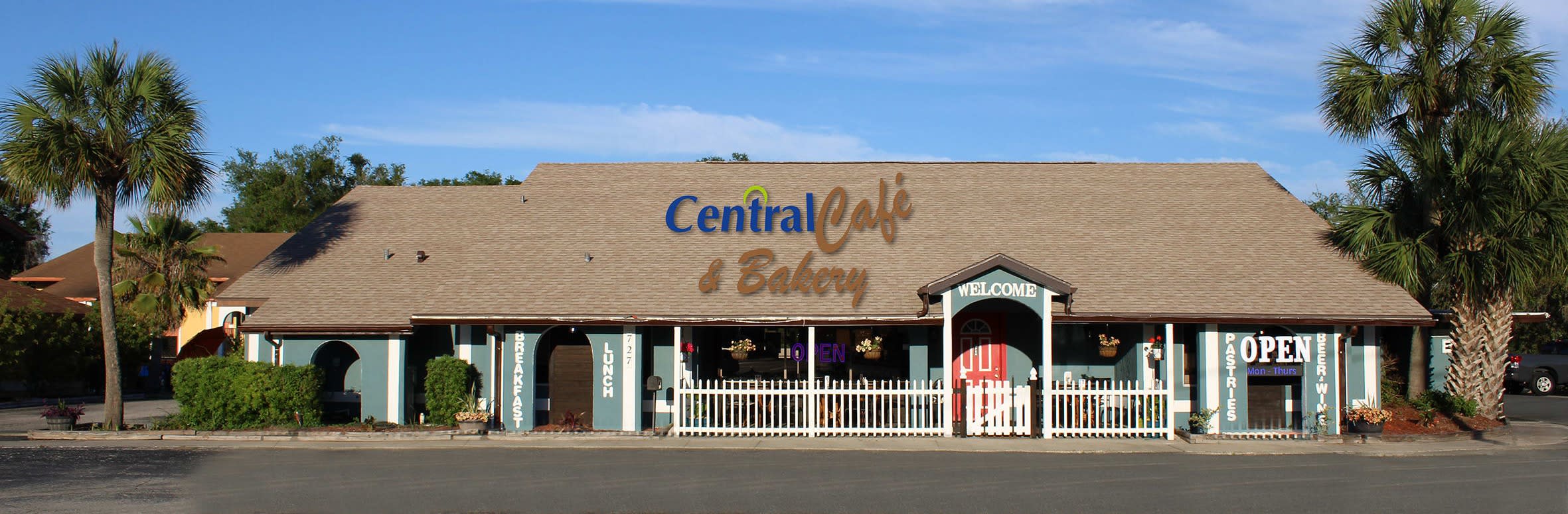 Central Cafe & Bakery in Inverness, FL