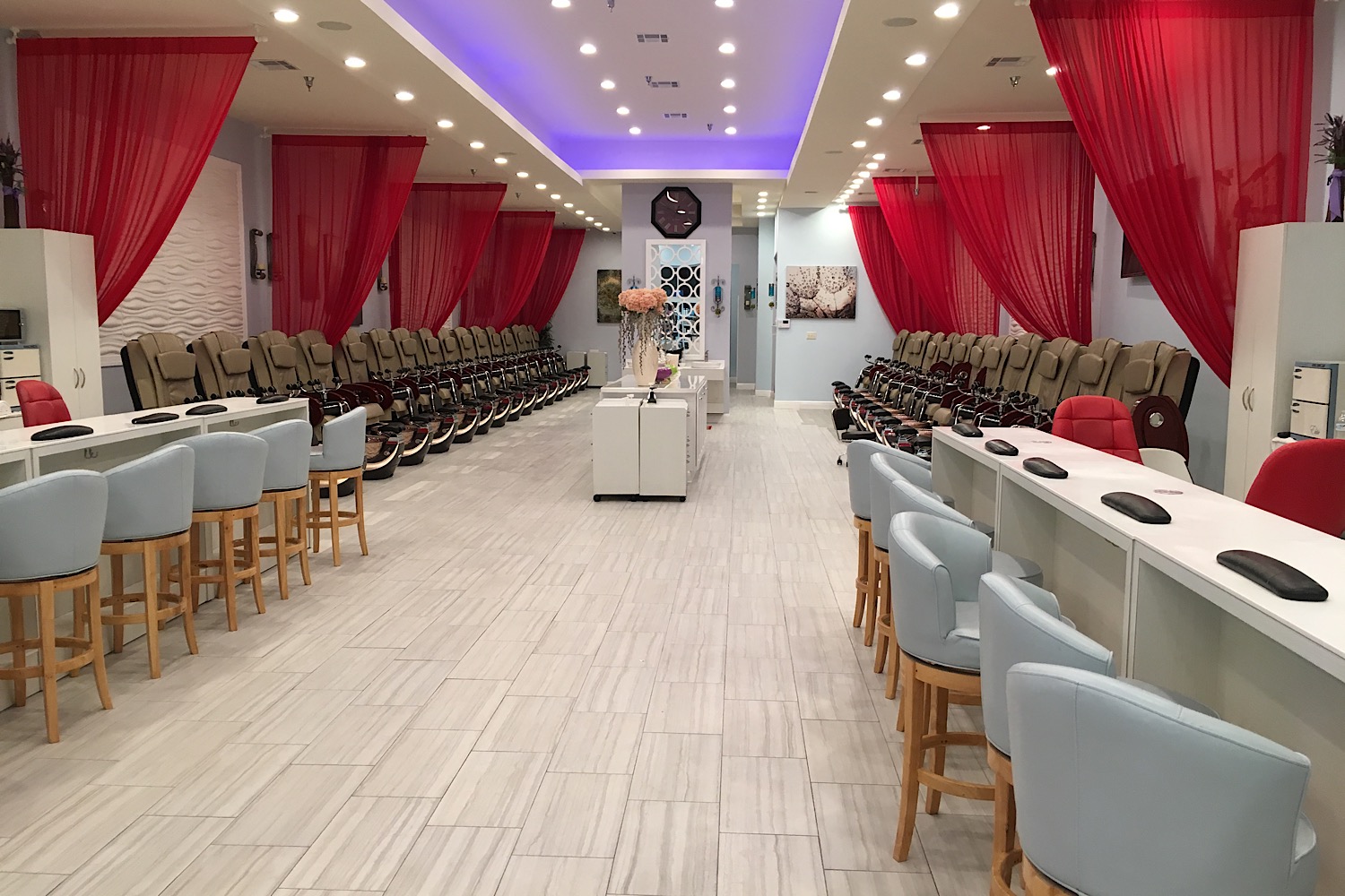 Avalon Nail Bar in Harvey, LA