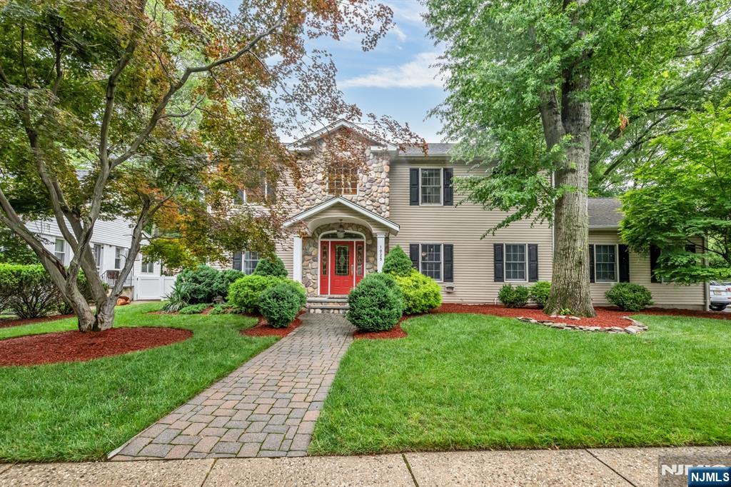 The Taylor Lucyk Group - Christie's International Real Estate Group NJ in Paramus, NJ (6)