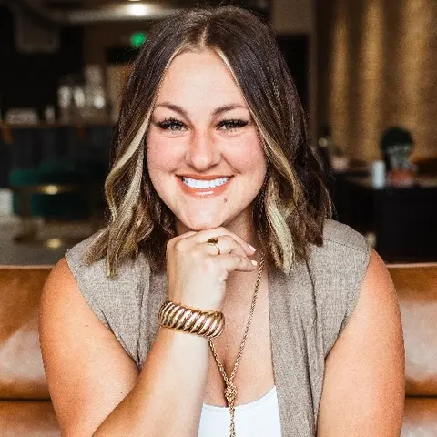 Kaylie Black - Realtor in Avon, IN (4)