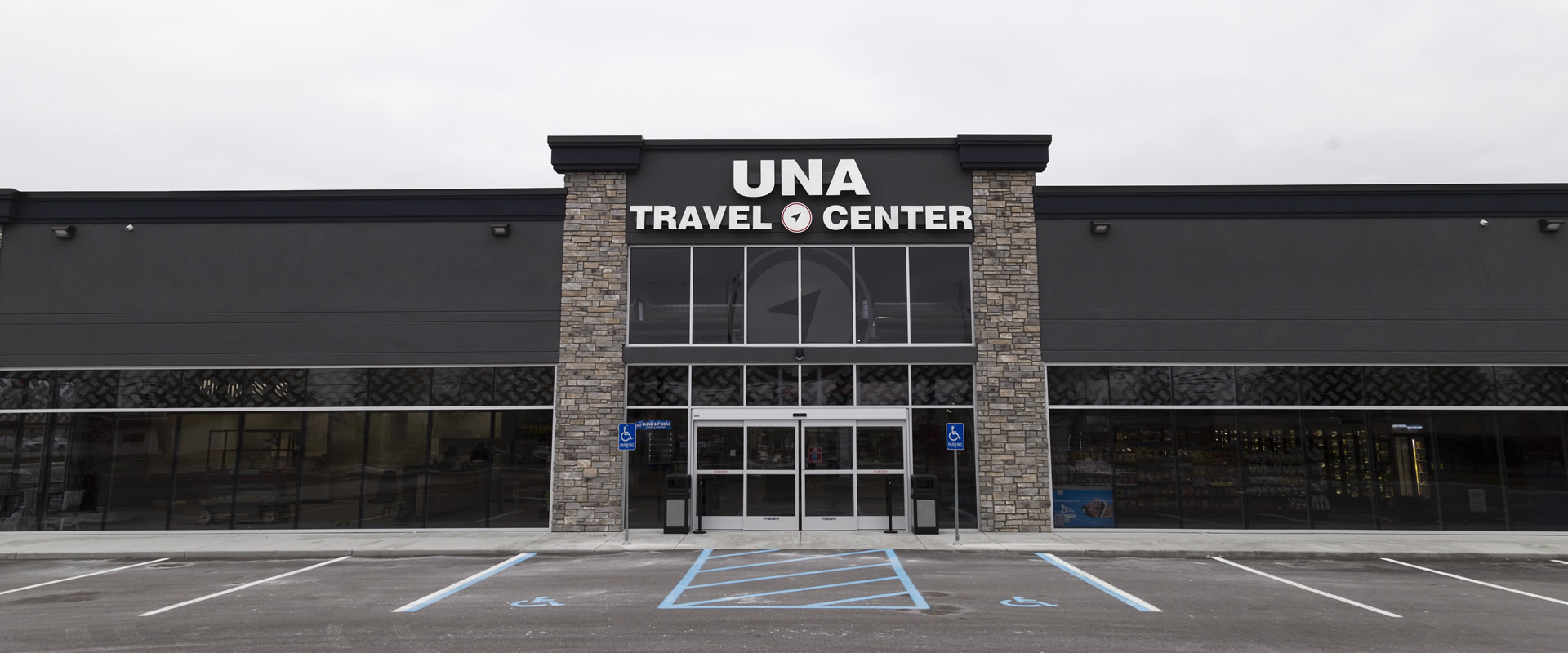 Una Travel Center in Roseville, MI (2)