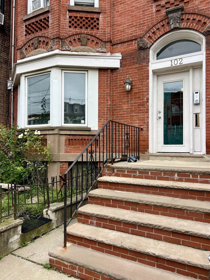 Howard Hanna Rand Realty Jersey City in Jersey City, NJ (4)