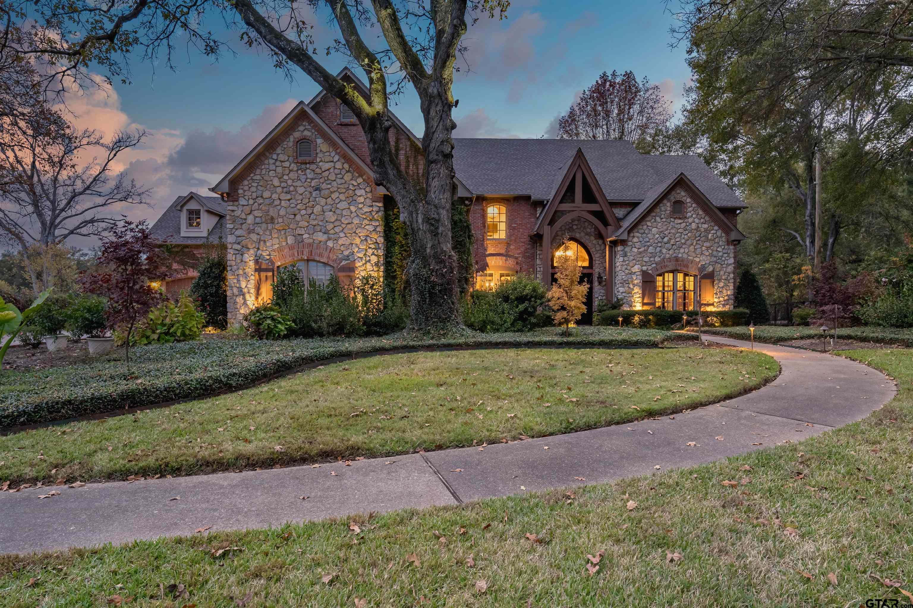 Megan Potter-Flores Realtor | Coldwell Banker APEX in Rowlett, TX