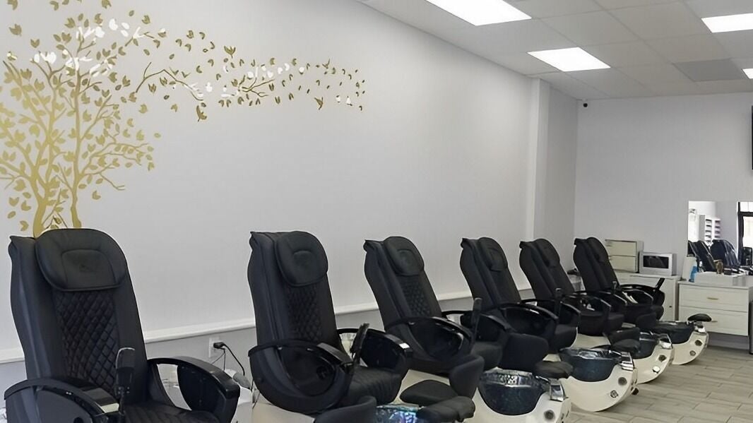 Healthy Haircare Salon & Spa in Roseville, MI (6)