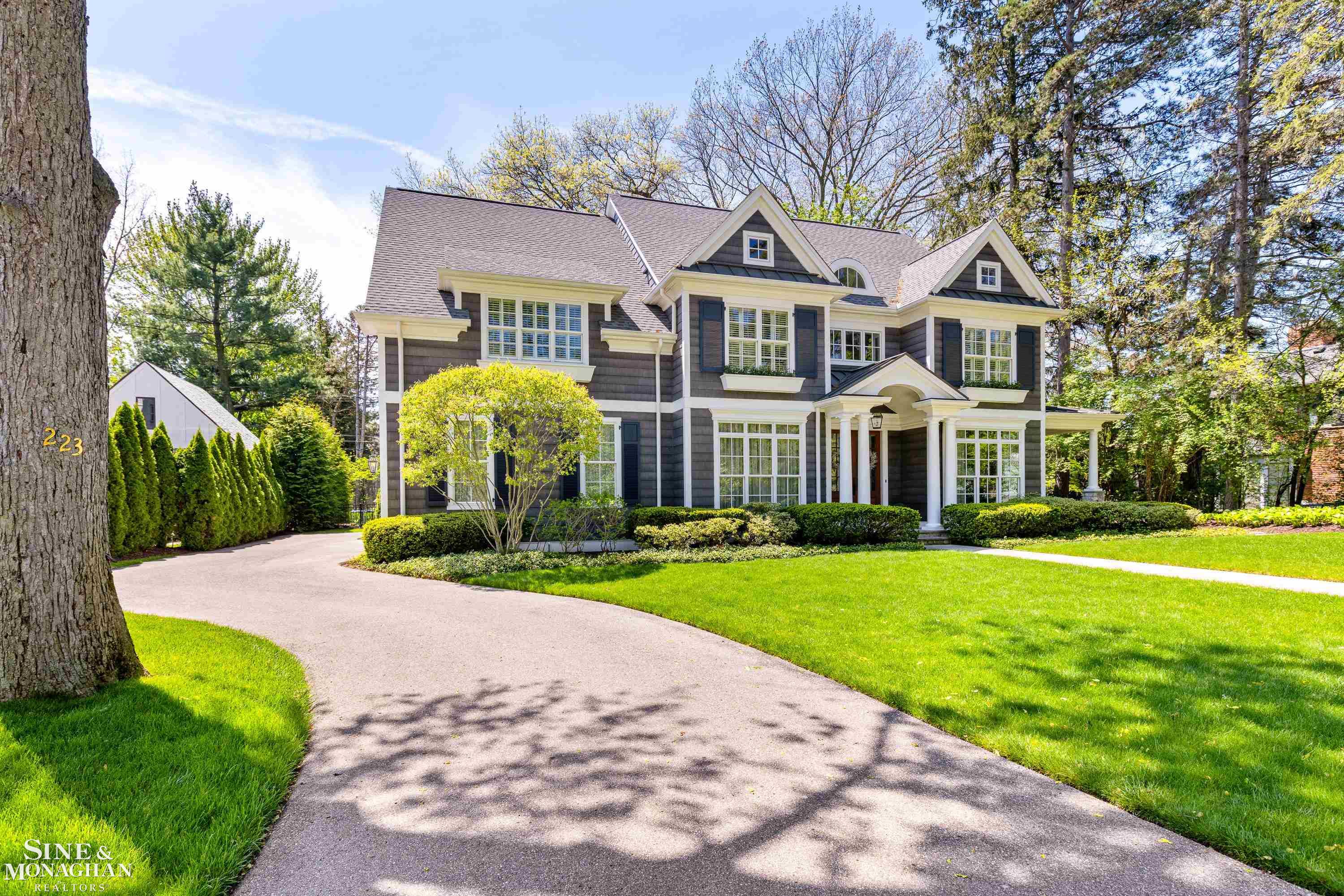 Megan Prieur - Luxury Realtor, Lake Shore Record Setter in Grosse Pointe Farms, MI