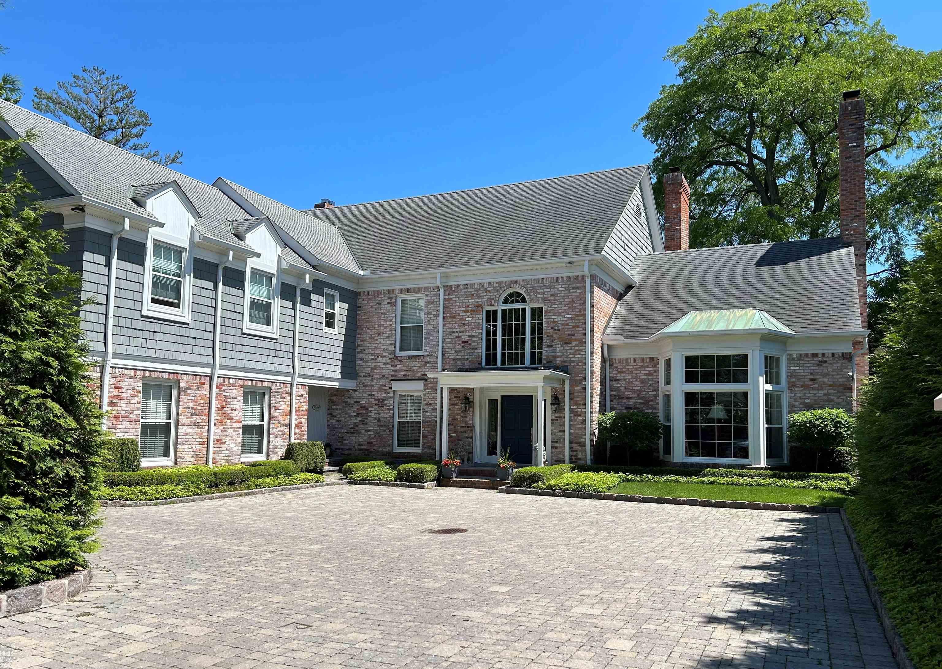 Megan Prieur - Luxury Realtor, Lake Shore Record Setter in Grosse Pointe Farms, MI (2)